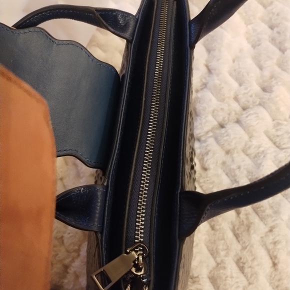 NWOT Medium Size Elegant Navy Blue Crocodile-Embossed Handbag - Picture 8 of 11